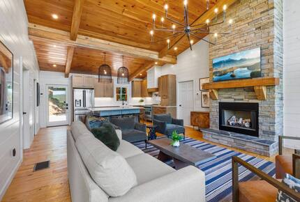Cozy Modern Cabin for the Perfect Winter Getaway - Mineral Bluff, Georgia