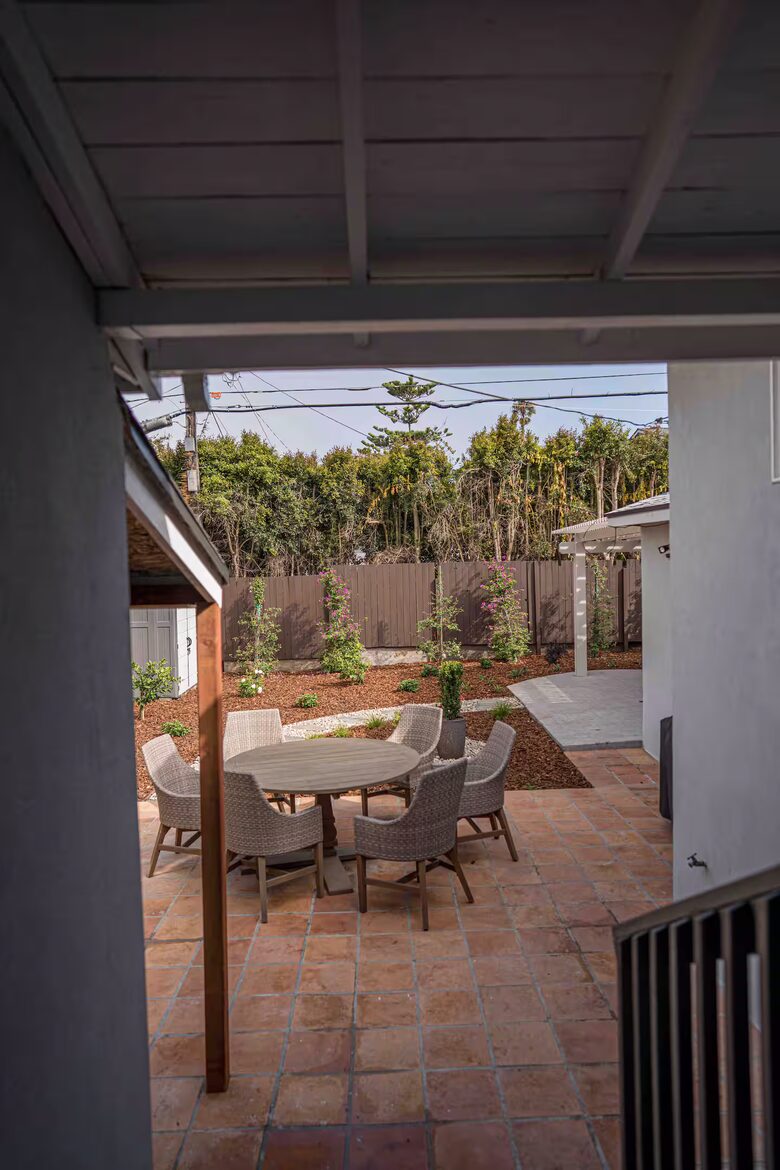 La Jolla Coastal Retreat Near Windansea Beach - La Jolla, California