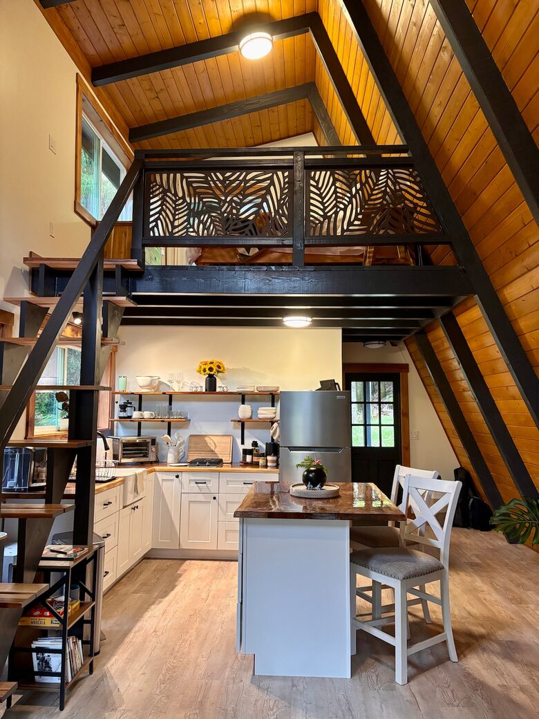 Spring-Fed Serenity | Off-Grid Luxury on the Hāmākua Coast - Hakalau, Hawaii