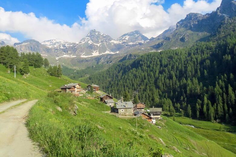 Alpine Haven on the Italian side of the Matterhorn - Cuneaz, Ayas, Italy