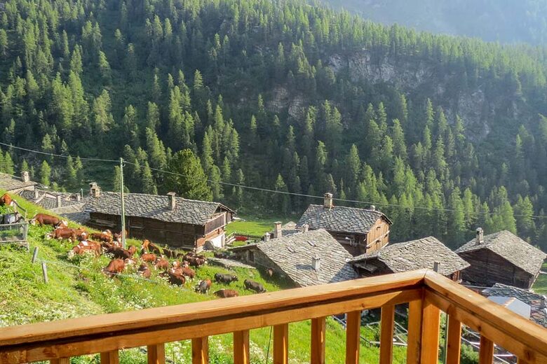 Alpine Haven on the Italian side of the Matterhorn - Cuneaz, Ayas, Italy