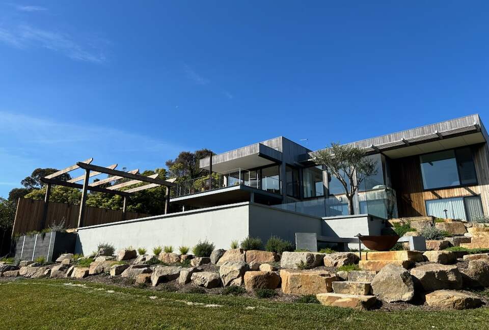Modern beach house with 180 degree bay views - Melbourne, Australia