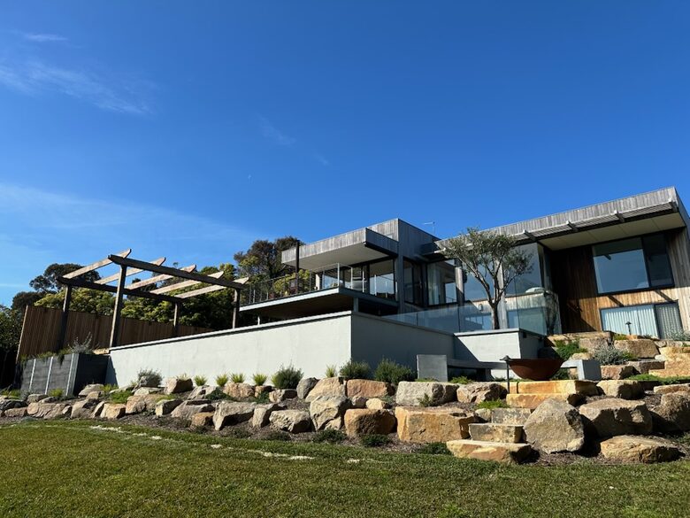 Modern beach house with 180 degree bay views - Melbourne, Australia