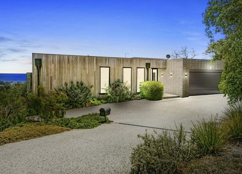 Modern beach house with 180 degree bay views - Melbourne, Australia