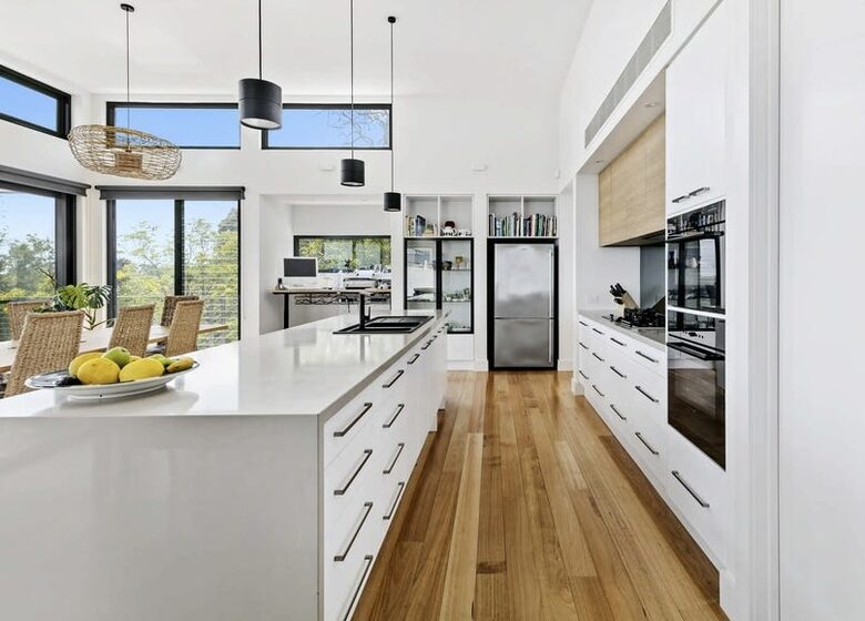 Modern beach house with 180 degree bay views - Melbourne, Australia