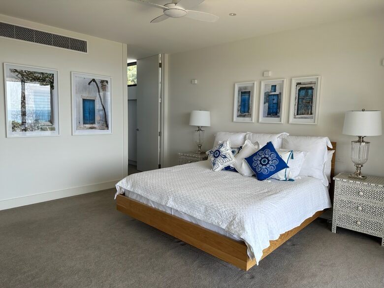 Modern beach house with 180 degree bay views - Melbourne, Australia