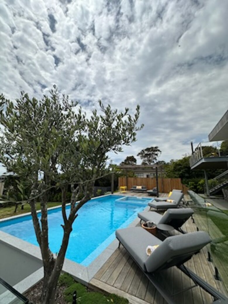 Modern beach house with 180 degree bay views - Melbourne, Australia