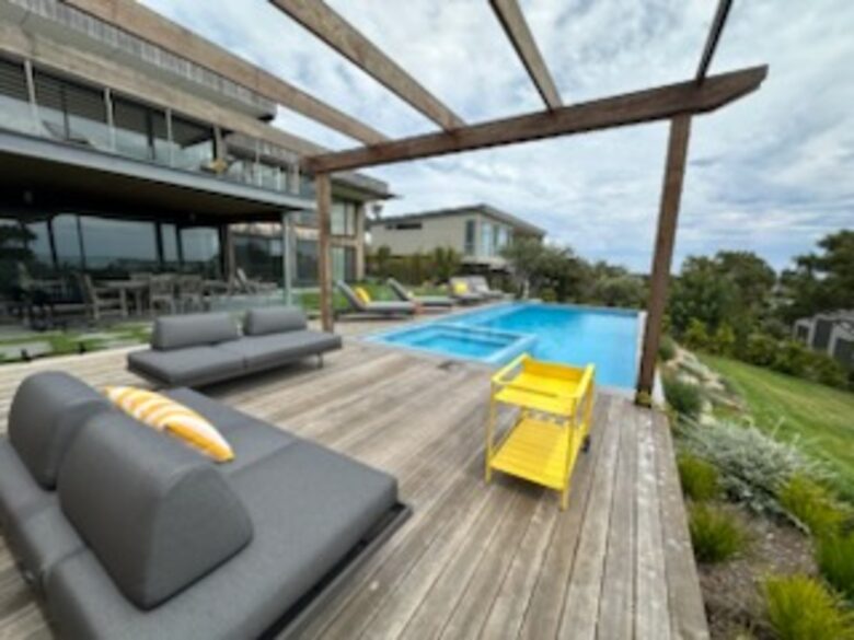 Modern beach house with 180 degree bay views - Melbourne, Australia