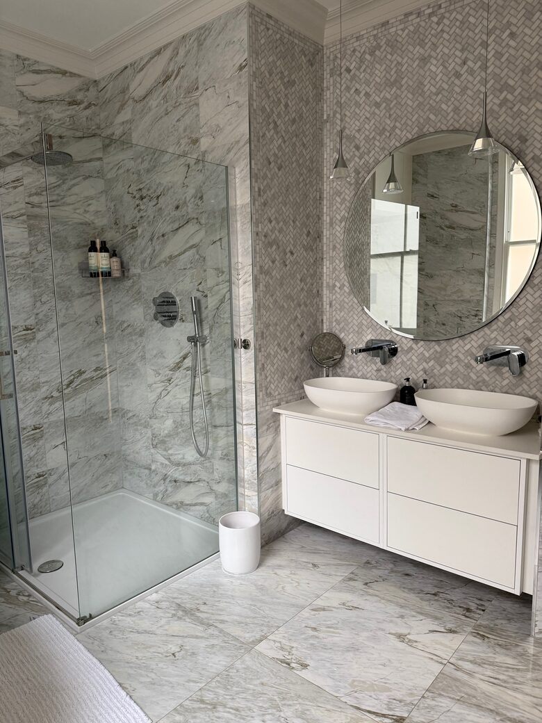 Master bathroomn