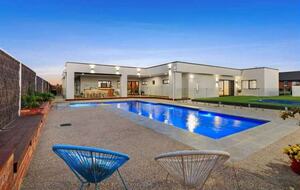 Luxury Bellbrae Retreat w/ Pool, Spa & 12 Guests - Bellbrae, Australia