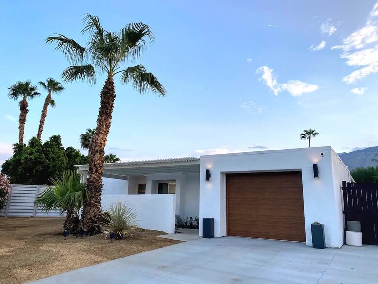 Designer Palm Springs Retreat with Heated Pool & Mountain Views - Palm Springs, California