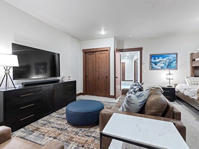 Five-Bedroom Alpine Escape with Forest Views & Resort Amenities - Silverthorne, Colorado