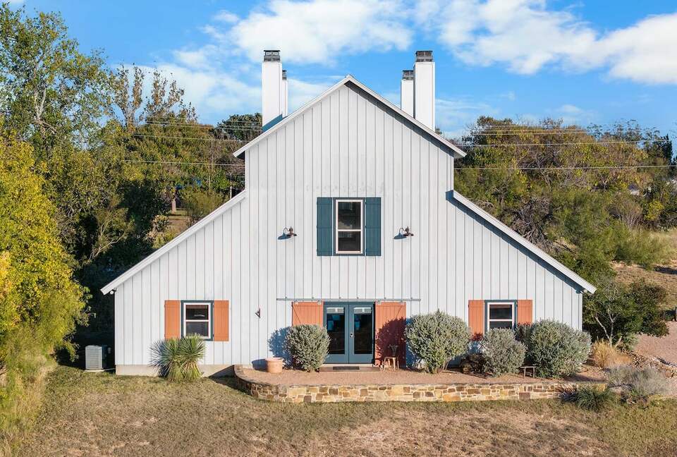 Rustic-Luxury Farmhouse Minutes from Fredericksburg Main Street - Fredericksburg, Texas