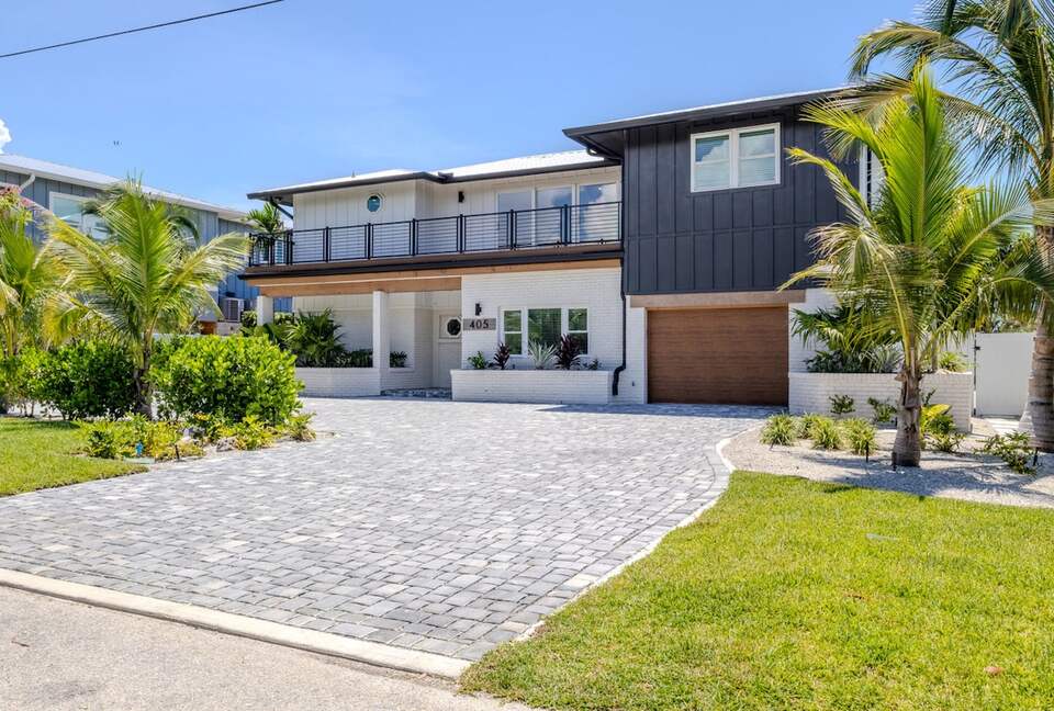 Waterfront Grandeur on Anna Maria - Holmes Beach, Florida