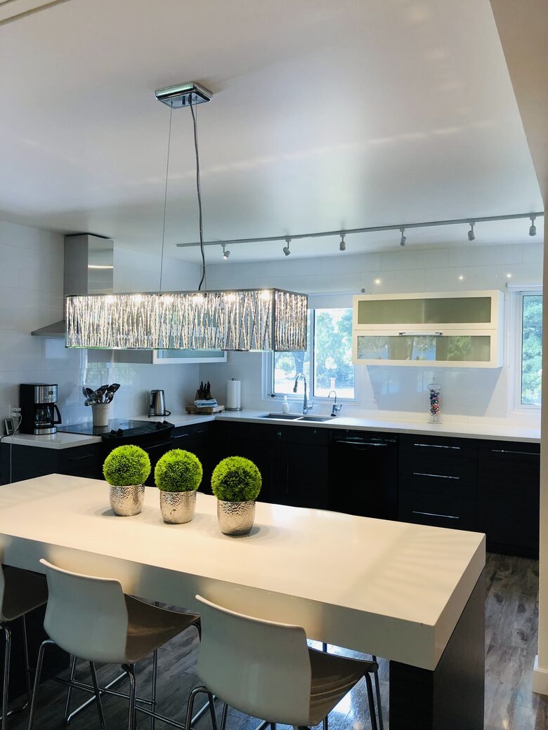 Niagara Riverfront Contemporary Retreat - Niagara-on-the-Lake, Canada