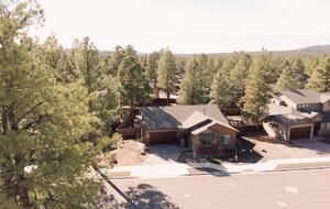 Pineview Retreat | Modern Flagstaff Getaway - Flagstaff, Arizona