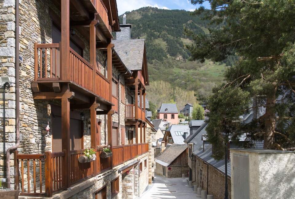VIVLA| Casa Neret - Bagergue, Lleida, Spain