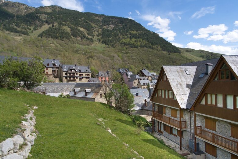 VIVLA| Casa Neret - Bagergue, Lleida, Spain