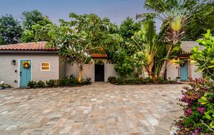 Tropical Hideaway Steps from Sarasota Bay - Sarasota, Florida
