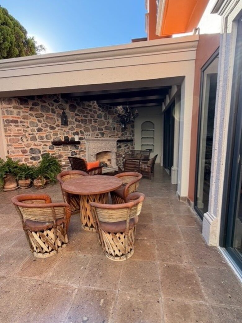 Terracotta Haven with Rooftop Fire Lounge & Courtyard Living - San Miguel de Allende, Mexico