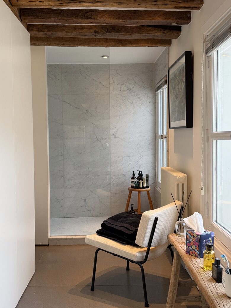 Elegant Seine-Side Loft in Historic Paris - Paris, France
