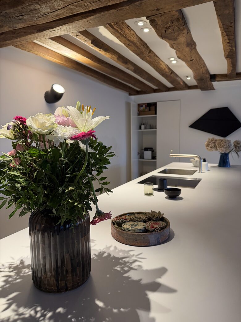 Elegant Seine-Side Loft in Historic Paris - Paris, France