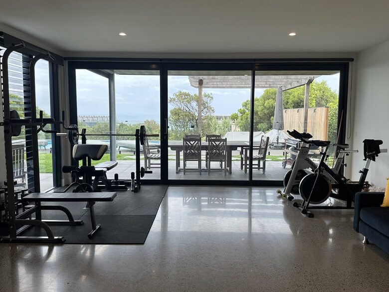 Modern beach house with 180 degree bay views - Melbourne, Australia