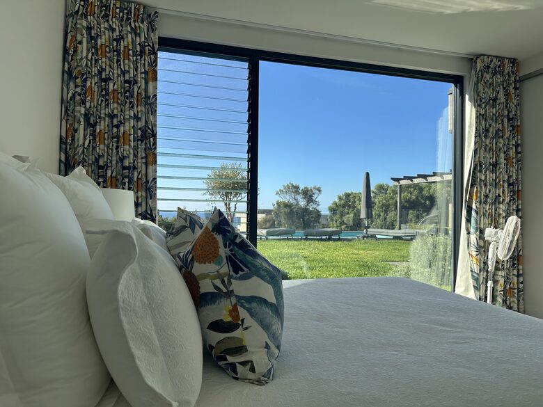 Modern beach house with 180 degree bay views - Melbourne, Australia