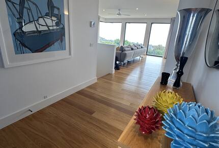 Modern beach house with 180 degree bay views - Melbourne, Australia