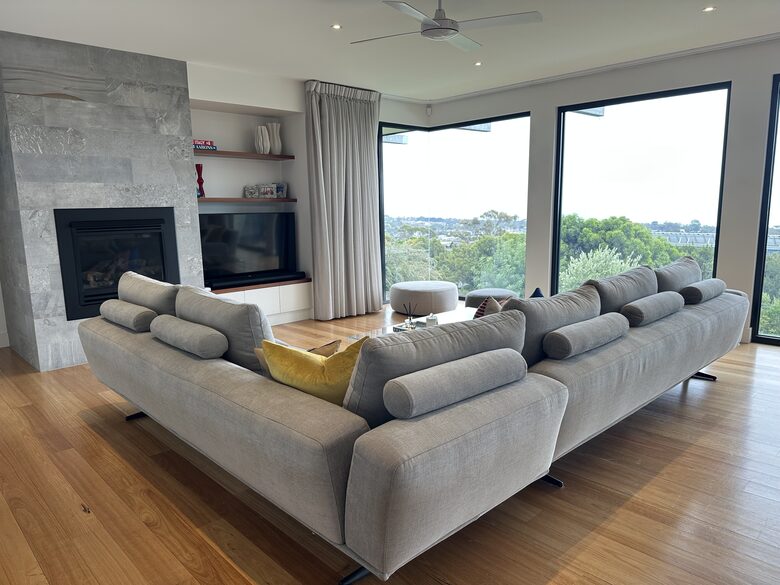 Modern beach house with 180 degree bay views - Melbourne, Australia