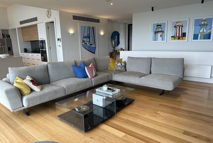 Modern beach house with 180 degree bay views - Melbourne, Australia