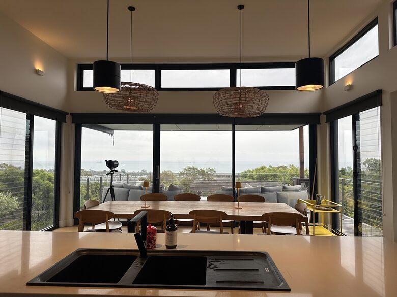 Modern beach house with 180 degree bay views - Melbourne, Australia