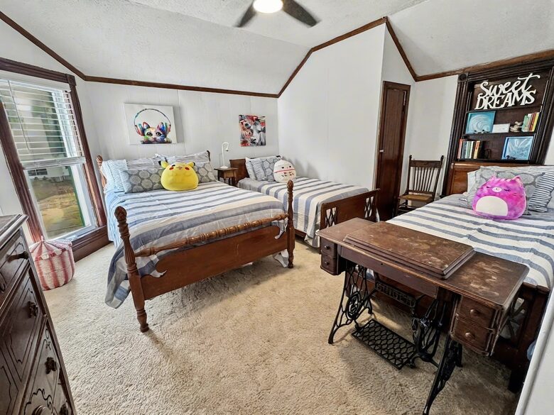 Updated Waterfront Victorian 4BR, 7 Bed- The Pearl - Colonial Beach, Virginia