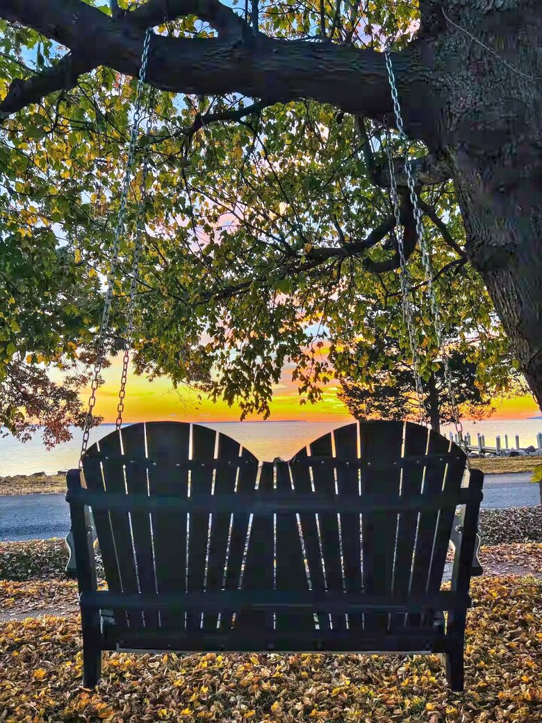 Updated Waterfront Victorian 4BR, 7 Bed- The Pearl - Colonial Beach, Virginia