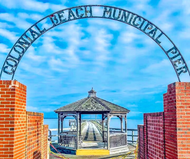 Updated Waterfront Victorian 4BR, 7 Bed- The Pearl - Colonial Beach, Virginia