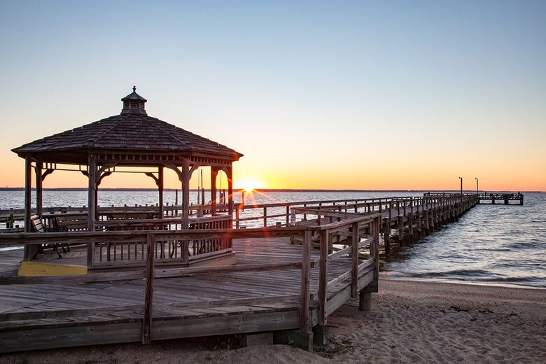 Updated Waterfront Victorian 4BR, 7 Bed- The Pearl - Colonial Beach, Virginia