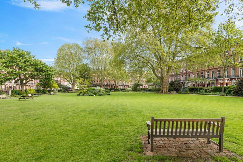 A Garden Square Apartment in the Heart of Kensington & Chelsea - Greater London, United Kingdom