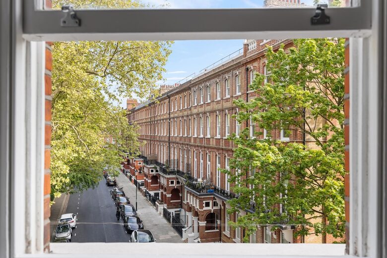 A Garden Square Apartment in the Heart of Kensington & Chelsea - Greater London, United Kingdom