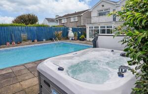 Stylish Coastal Escape Surrounded by Nature - Milford Haven, United Kingdom