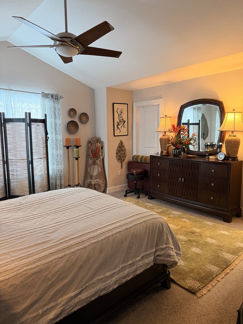 2nd Floor Master Bedroom with a Queen size bed