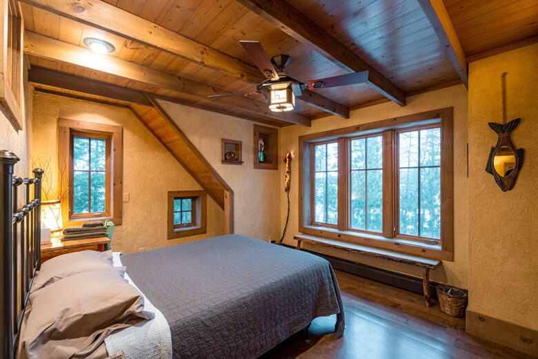 2nd bedroom, queen bed, desk, expansive views