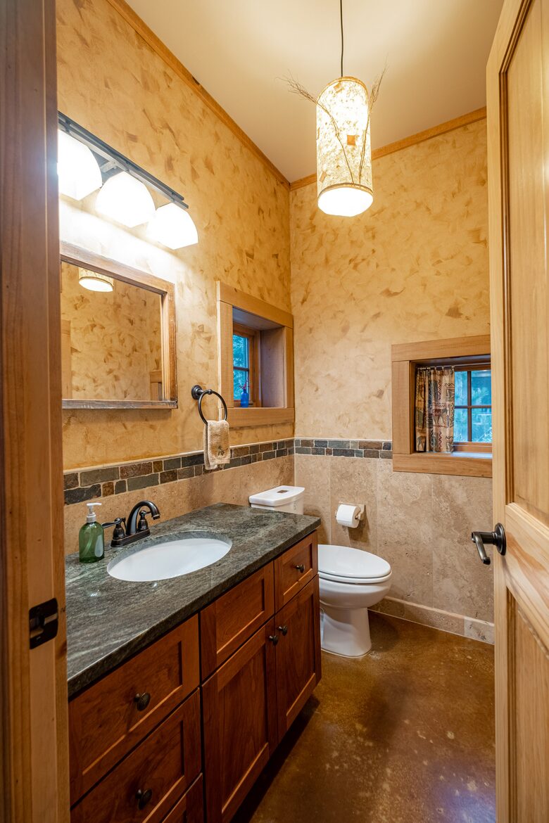 1/2 bath downstairs
