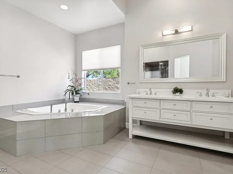Private Modern Retreat 15 minutes to Las Vegas strip in Henderson - Henderson, Nevada