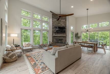 The Curated Treehouse | Private Hot Tub with Trail & Resort Access - Innsbrook, Missouri