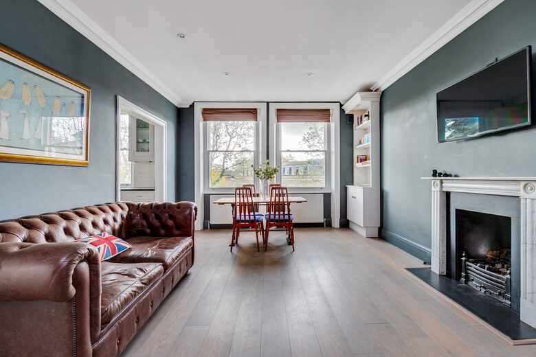 Elegant South Kensington Escape Above the Gardens - London, United Kingdom