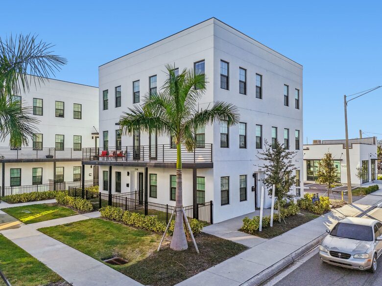 Warehouse Arts District Industrial Chic Townhome - St. Petersburg, Florida