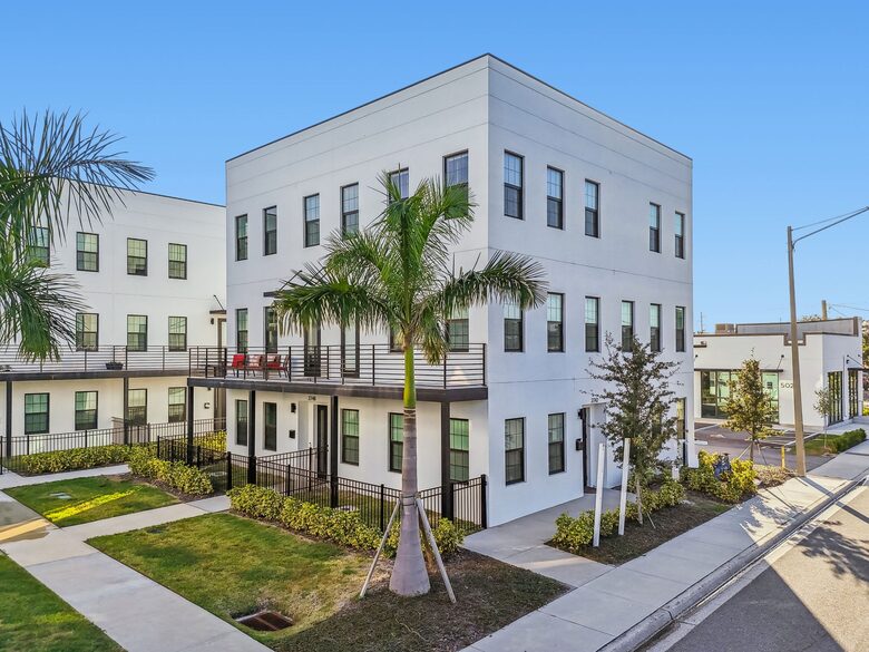 Warehouse Arts District Industrial Chic Townhome - St. Petersburg, Florida