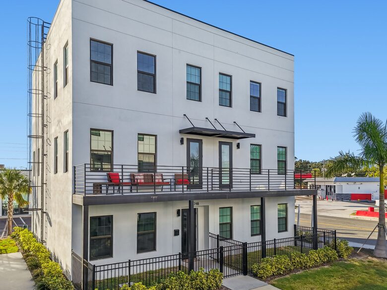 Warehouse Arts District Industrial Chic Townhome - St. Petersburg, Florida