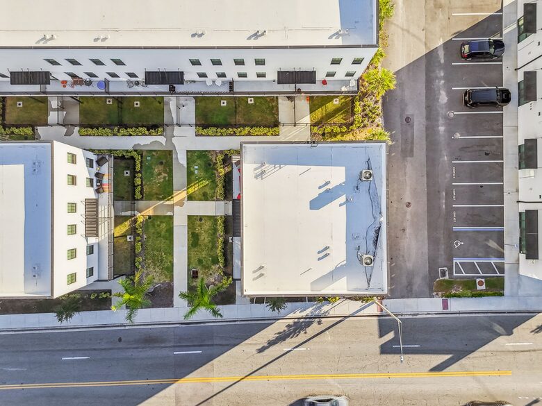 Warehouse Arts District Industrial Chic Townhome - St. Petersburg, Florida