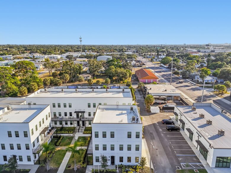 Warehouse Arts District Industrial Chic Townhome - St. Petersburg, Florida